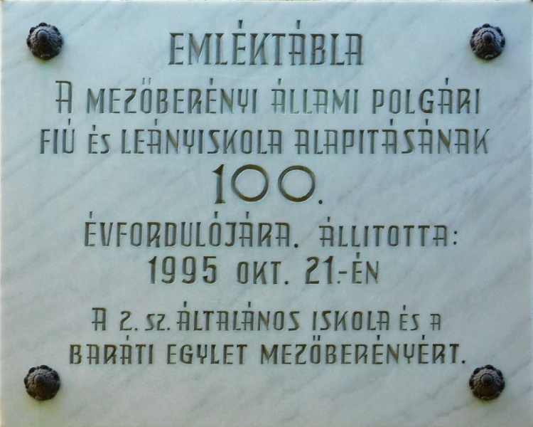 Fájl:Mezobereny polgari fiu leanyiskola emlektabla.JPG
