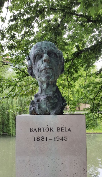 Fájl:Bcs szoborsetany Bartok.jpg